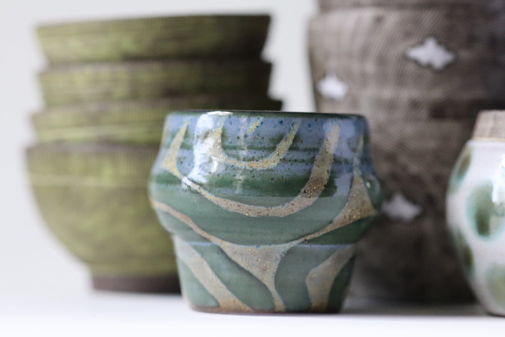 knuckle cup - blue and yellow