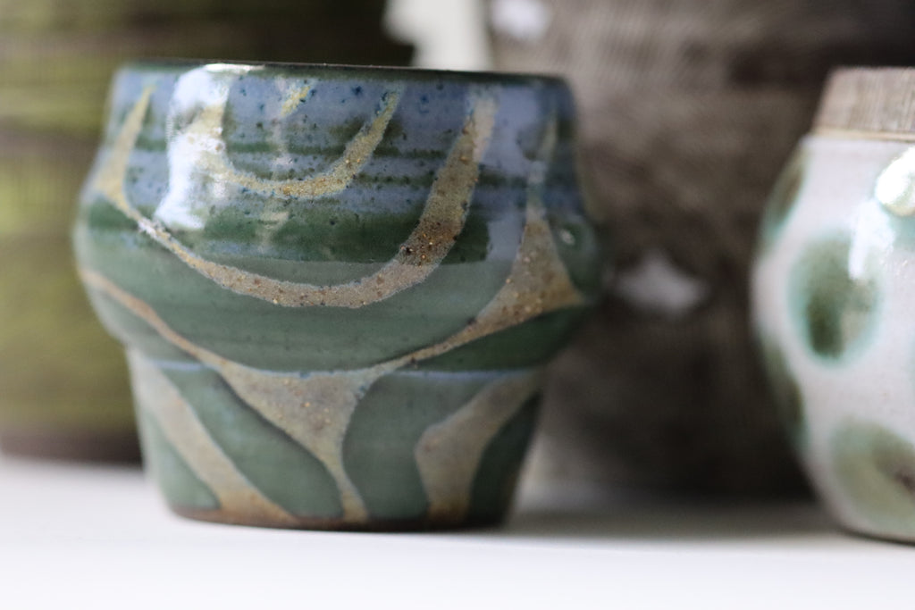 knuckle cup - blue and yellow