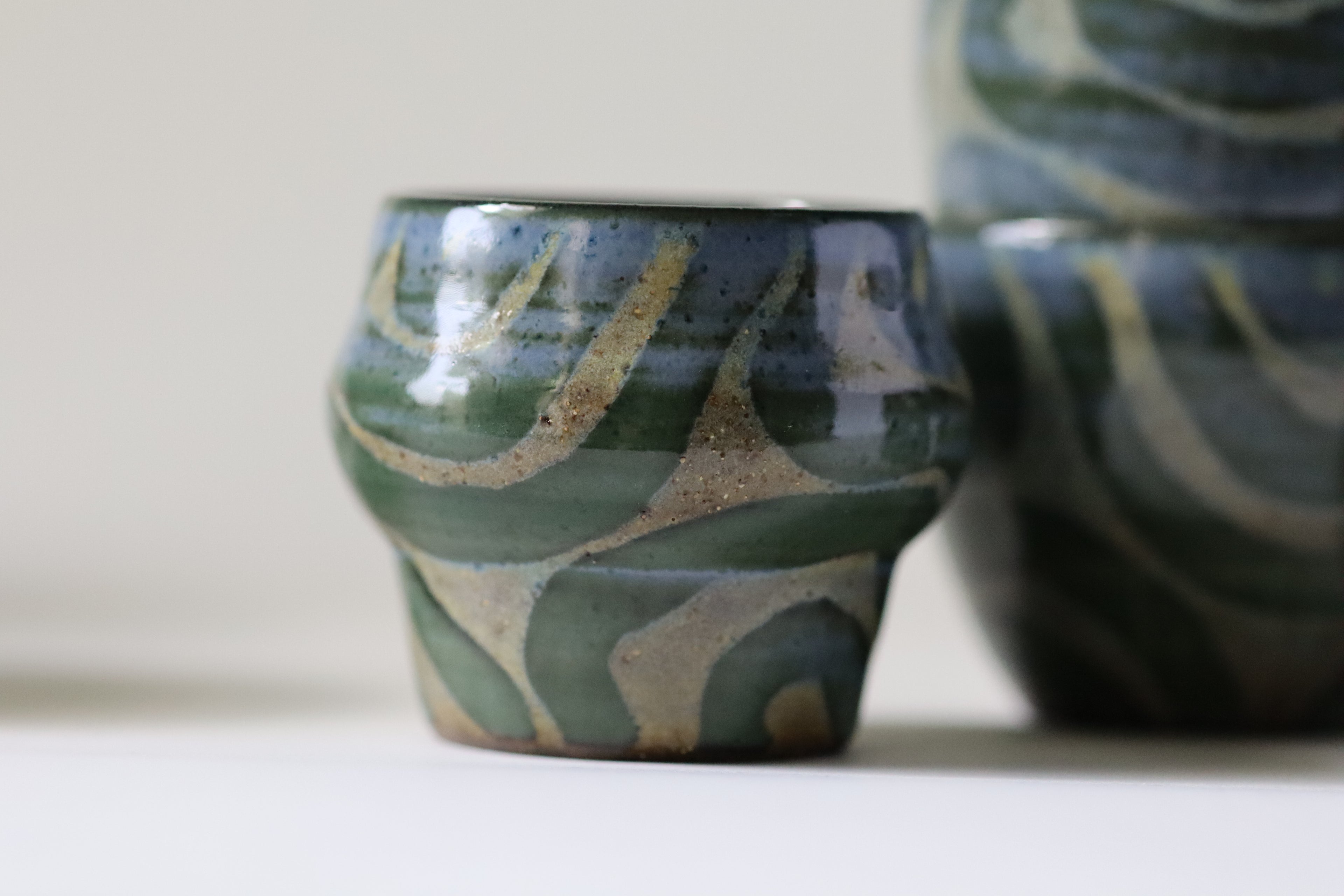 knuckle cup - blue and yellow